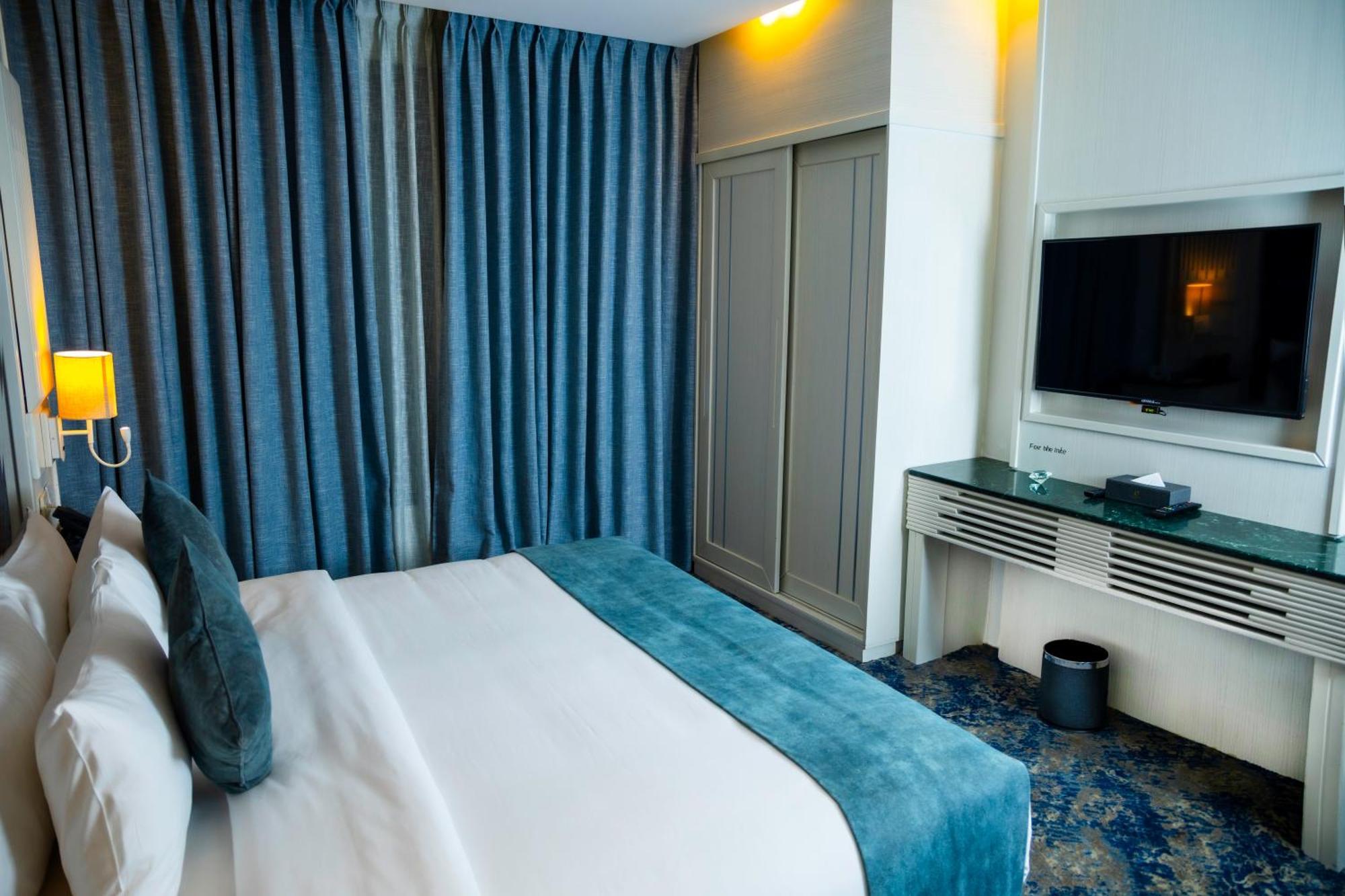 Hotel Opal