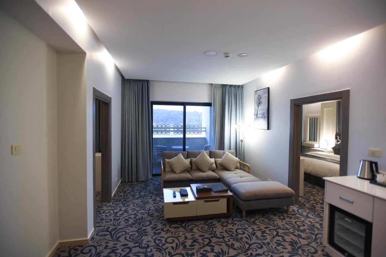 Hotel Opal
